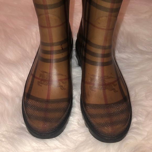 Burberry Rainboots. Size 5 - Picture 5 of 5